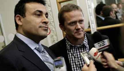 Anders Samuelsens parti Liberal Alliance blokerer for en renoveringspakke, som kan give ca. 3.000 job i byggeriet. Her ses han sammen med tidligere partifælle Naser Khader. (Arkivfoto)