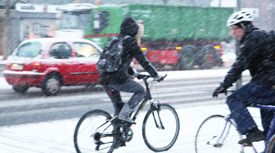 Stå tidligere op, så du kan komme godt gennem vintertrafikken. ((Foto: Colourbox).)