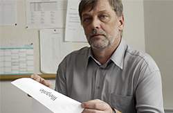 SiD's aktivitetskonsulent i Vejle Amt, Jonny Wyrtz, kan ikke forstå, det skal tage så lang tid for politiet at skære anklageskriftet til.