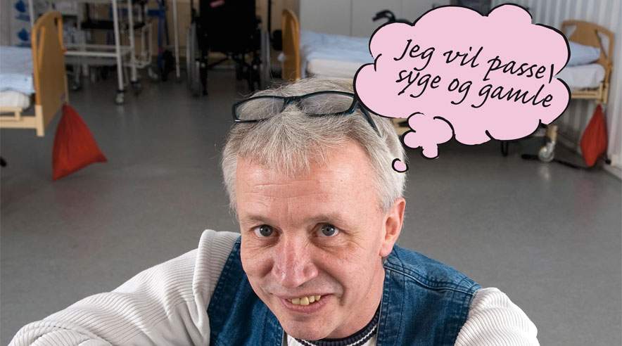 48årige Peter Jervild, Aalborg tog efter 13 år som skraldemand springet og gik i gang med uddannelsen til social- og sundhedshjælper. ((Foto: Henrik Kastenskov))