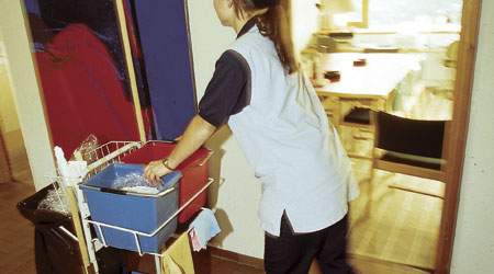 I fem af landets amter er antallet af ledige nu mindre end en halv procent fra det hidtidige bundniveau i slutningen af 2001. 