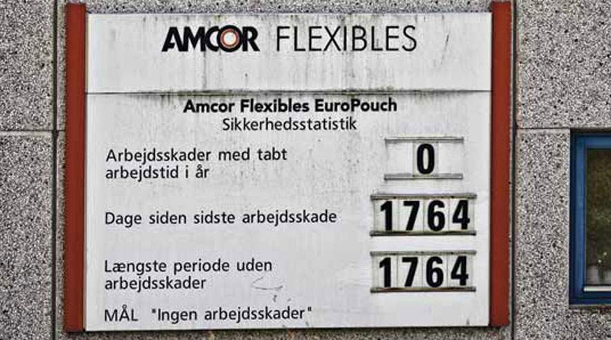 Ifølge Amcor Flexibles eget skilt er der langt mellem arbejdsulykkerne. Men tallene dækker over ulykker, der ikke anmeldes.