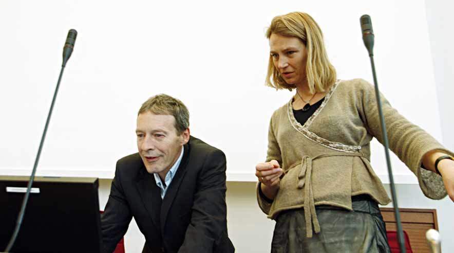 På 3Fs ordblindekonference mandag fortalte forsker Mette Gørtz og forskningschef Torben Pilegaard fra Amterne og Kommunernes Forskningsinstitut (AKF) blandt andet om, hvordan lav løn hænger sammen med dårlige læsefærdigheder.