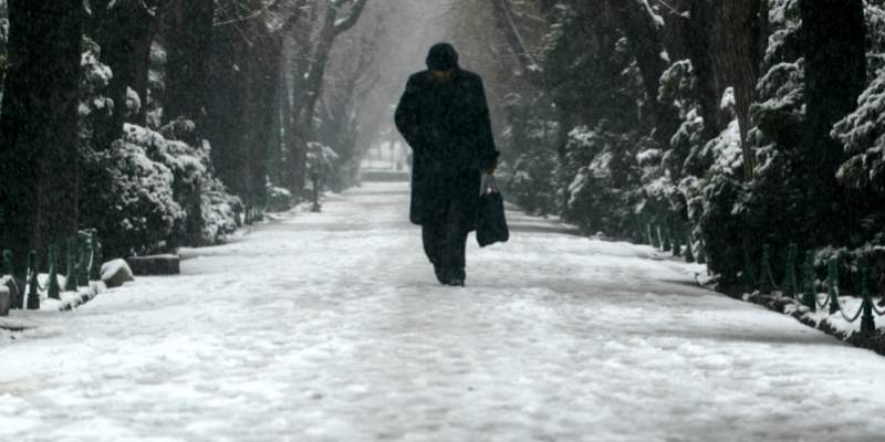 Vinteren kan blive kold, lang og ensom, hvis vi ikke får lys nok. Lyslamper, gåture og ferier sydpå virker glimrende. (Foto: Scanpix/Reuters/Bogdan Cristel)