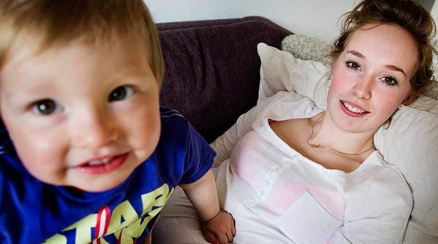 Siv Webb Nielsen og sønnen Sylvester glæder sig til et tiltrængt pusterum på 3F's feriecenter i Karrebæksminde. (Foto: Joachim Rode)