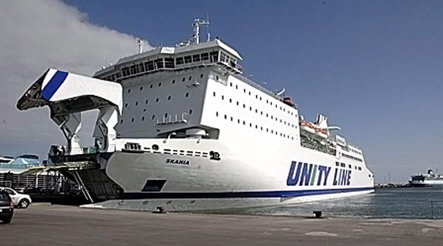 Skania skal være sommerfærge til Bornholm. Det sker med søfolk fra Polen, der er ansat langt under dansk niveau, og nu er sagen endt i Transportministeriet.