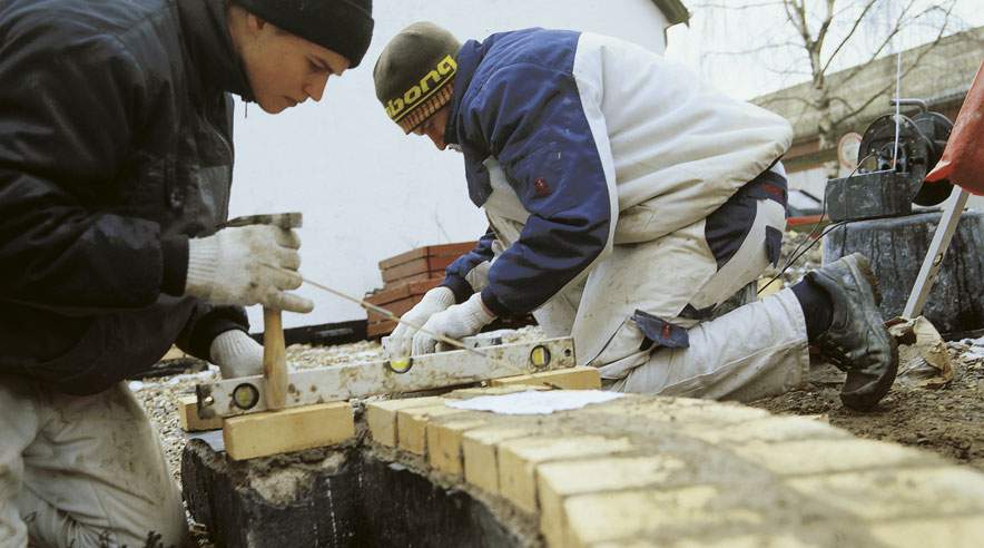 Over 40 procent af de nyudlærte københavnske murersvende har fået en fyreseddel i svendegave. De er gået direkte fra læretid og afsluttet svendeprøve til ledighed.