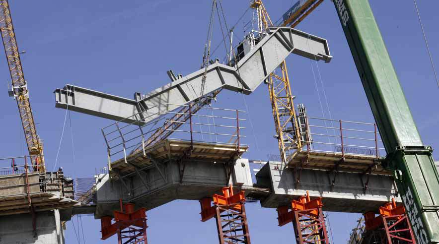 Ledelsen i Danmarks største kran- og liftvirksomhed BMS stiller de ansatte overfor et ultimatum: Gå ned i løn, eller du kan betragte dig som fyret. (Arkivfoto)