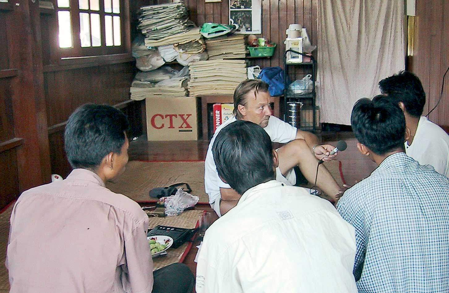 Fagligt aktive eksilburmesere frygter repressalier, hvis de viser deres ansigter.