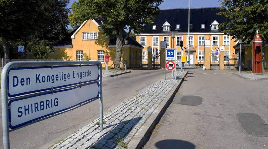 Det bliver i fremtiden forsvaret selv, der skal drive Søværnets Operative Kommandos nye domicil i Brabrand samt Forsvarets informatiktjenestes hovedsæde i Hvidovre. Billedet er fra Høvelte Kaserne. (Arkivfoto)