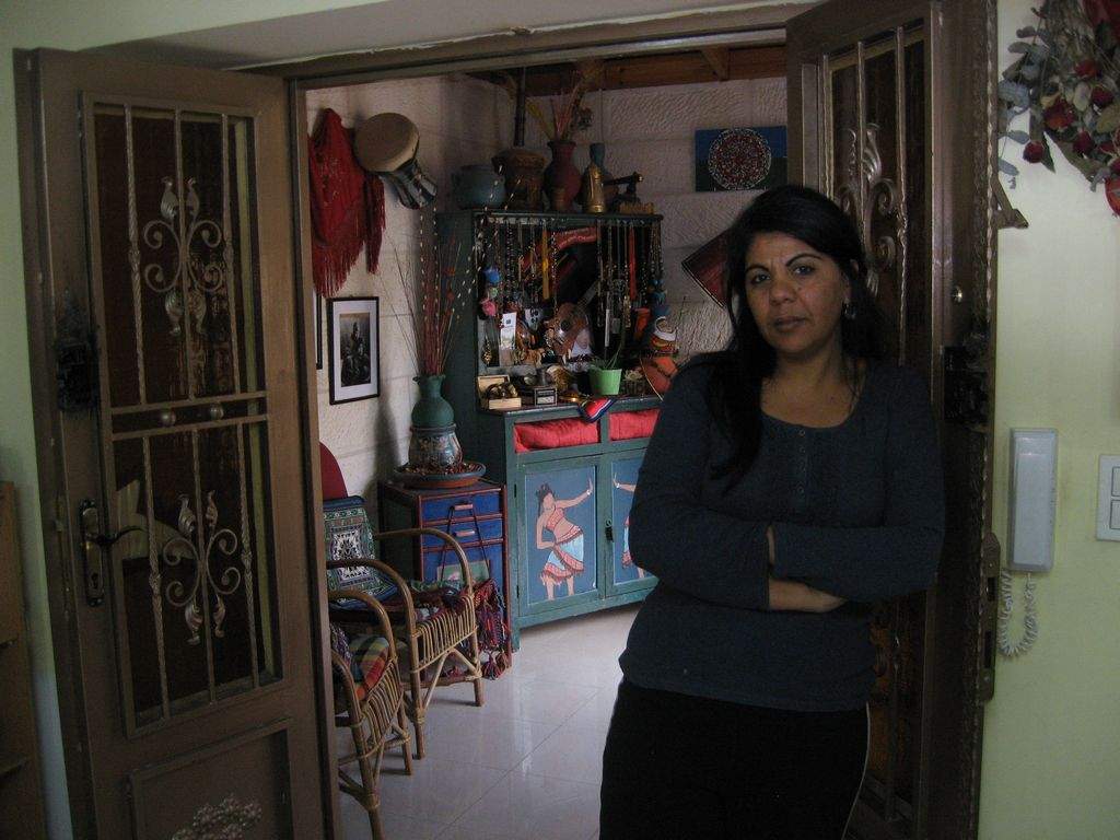 Palæstinensiske sigøjnere er blandt de dårligst stillede i Jerusalem, fortæller Amoun Sleem. (Foto: Hans Henrik Fafner )