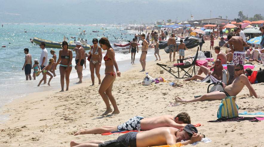 Hvis rejsen går til sydens sol eller den danske sommer indbyder til sol og strand, så husk solcremen.  (Foto: Colourbox)