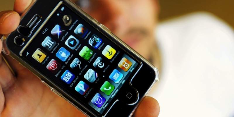 - Man render jo ikke altid rundt med en værktøjskasse under armen. Men din telefon har du som regel altid på dig, siger Jacob Ø. Wittorf, journalist på PC Worlds Business Center. (Foto: Colourbox)