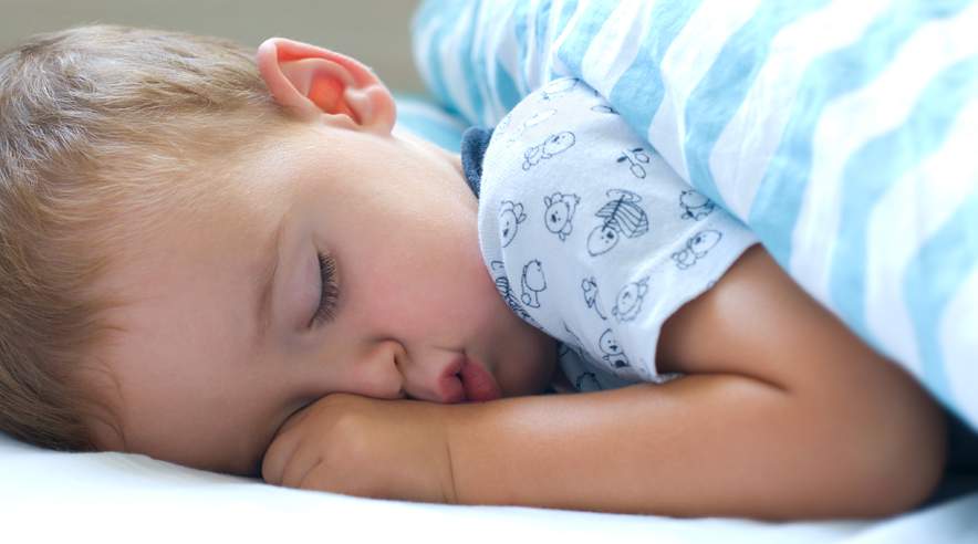 Overlæge Jan Ovesen understreger, at det kan tage tid at lære sine børn nye søvnvaner, hvis de har en uhensigtsmæssig søvnrutine. (Foto: Colourbox)