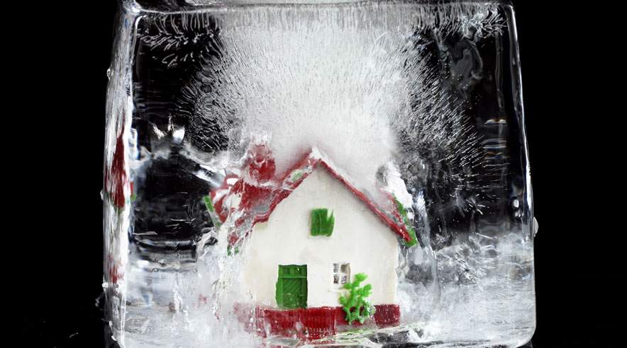 Januarvejret byder fortsat på frostgrader, og det samme gælder temperaturen på det økonomiske termometer. Dette måneds krisetermometer viser blandt andet, at nybyggeriet næsten står stille.  (Foto: Colourbox)