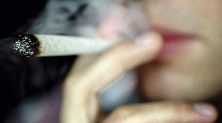 - Ufaglærte er en del af et broderskab, når de ryger. Prøver de at holde op, er det en markering af, at de ikke vil være en del af fællesskabet mere, siger konsulent i Sundhedsstyrelsen Jørgen Falk. (Arkivfoto.)