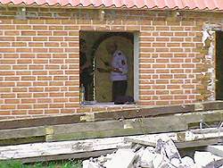 SiD afslørede sidste år, at Karl O. Østergaard anvendte illegal arbejdskraft til at renovere ejendommen her på Nymindegabvej i Nørre Nebel. (Johnny Blicher)