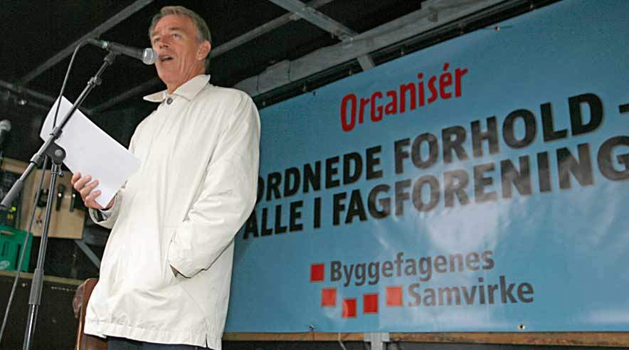 Det er ingen undskyldning for nasseri at komme fra Østeuropa, sagde SF-formand Villy Søvndal til demonstranterne - og opfordrede østarbejderne til at melde sig i fagforening. (Foto: Harry Nielsen)