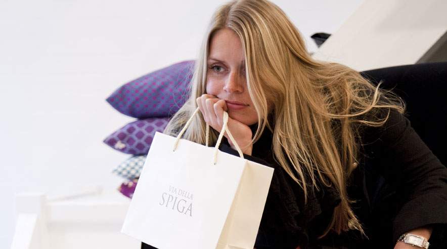 Det bliver mere og mere udbredt at handle på tværs af grænserne inden for EU. Derfor er det vigtigt, at du som forbruger ved, hvad du har ret til, hvis en vare, du har købt i udlandet, går i stykker. (Foto: Colourbox)