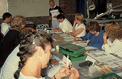 Undervisningsministeren vil spare 120 millioner kroner på AMU-området næste år, stigende til 180 millioner i 2007.