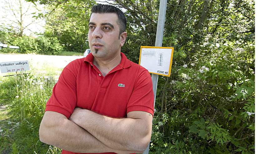 Baris Huylu fortæller, at han selv ofte gjorde rent 15-20 timer i døgnet for at få det til at hænge sammen, mens han var underleverandør til Forenede Service på to skoler i Greve Kommune.  (Foto: Harry Nielsen)