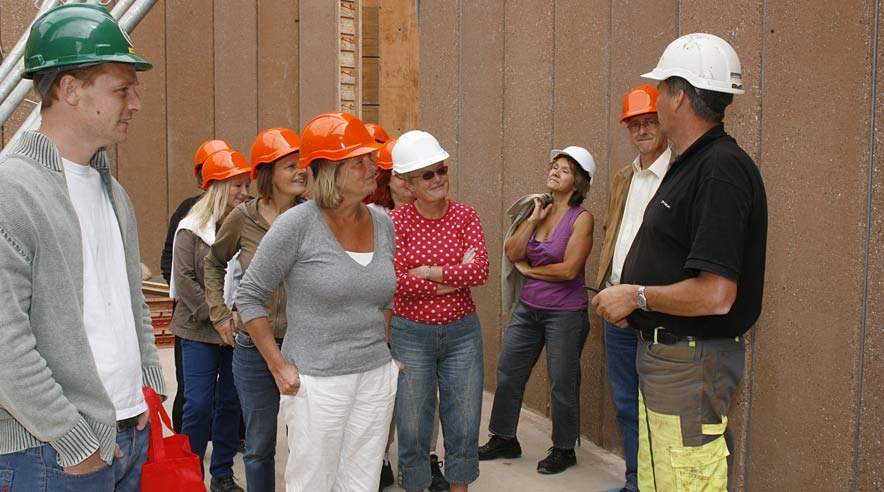 De håber alle på at få flere til at vælge struktøruddannelsen: Forrest til venstre faglig sekretær Jens Kirkegaard, UU-vejleder Jeanett Skov i midten og formand hos E. Pihl &amp; Søn, Bjarne Johansen. (Foto: Harry Nielsen)