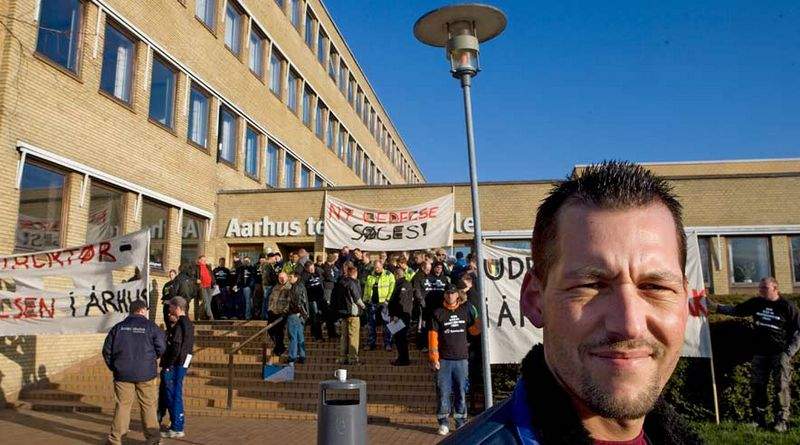 Aarhus Tekniske Skole vil lukke sin struktøruddannelse. Men det er en rigtig dårlig idé, mener lærlingene på uddannelsen, der mandag morgen demonstrerede foran skolen. 