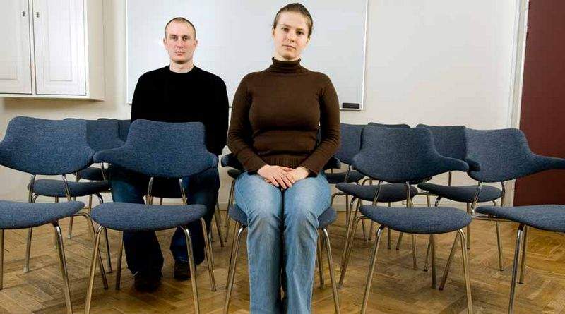 24-årige Viktoriya Sudakevych og hendes 27-årige mand Vitaliy Chepis bliver sammen med 29 andre landbrugselever fra Ukraine vist ud af Danmark, fordi Aalborg Tekniske Skole har hentet dem til en ulovlig uddannelse i Nordjylland.  (Foto: Michael Bo Rasmussen.)