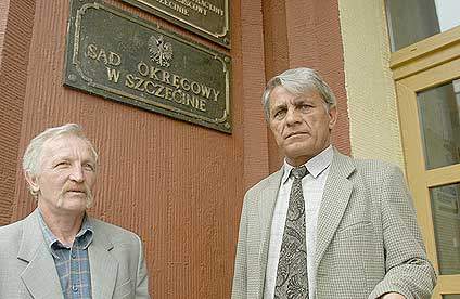 Wiktor Batko (tv) og Zdzislaw Tomczewski arbejdede uden at vide det illegalt i Danmark. Nu kører retssagen i Polen, mens de fortsat venter på, at politiet i Danmark sigter bagmanden Allan Rønne.