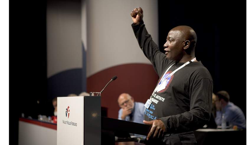 Silas Kuveya håber på nye ledere og forandring i Zimbabwe. Billedet er fra 3F's kongres i september 2007, hvor han som gæstetaler takkede for 3F's støtte.  (Foto: Harry Nielsen.)