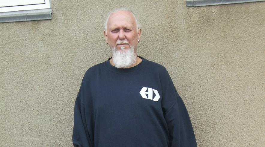 - Vi er slidt op mentalt og økonomisk. Det er svært at holde kreditorerne fra døren uden sygedagpenge. Al vores opsparing er væk, siger 54-årige Kurt Fischer-Henrichsen.

