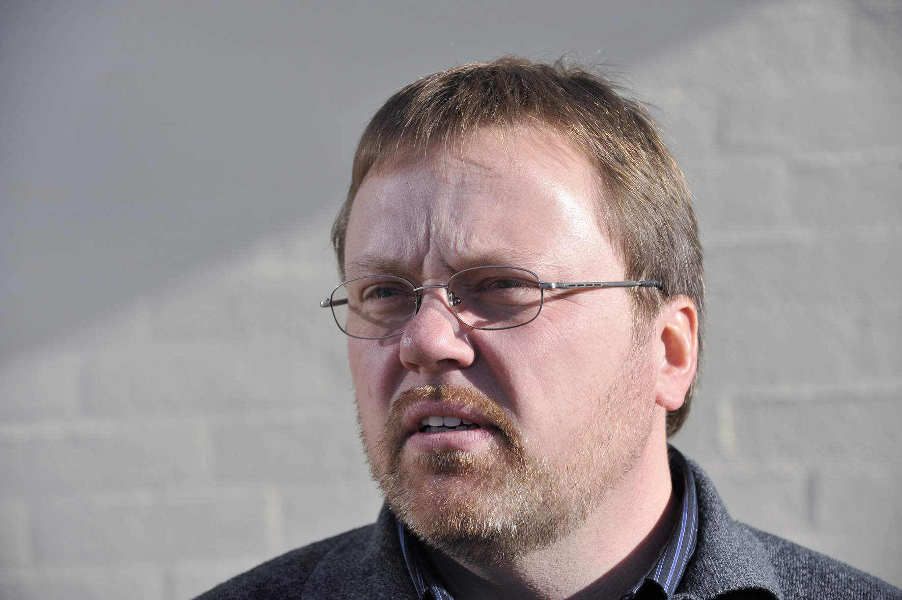 Tommy Brodersen, Energiforsyningen i Køge.
- Det handler om løn i år. Men i øjeblikket bliver der nok øst mere op på tallerkenen, end der bliver serveret – sådan er det jo med forhandlinger. Det er to parter, der skal mødes. Og jeg tror, det ender med forlig. Men det er klart, vi snakker om konflikt på arbejdet. Og vi er parate, selvom vi helst vil undgå det. 
