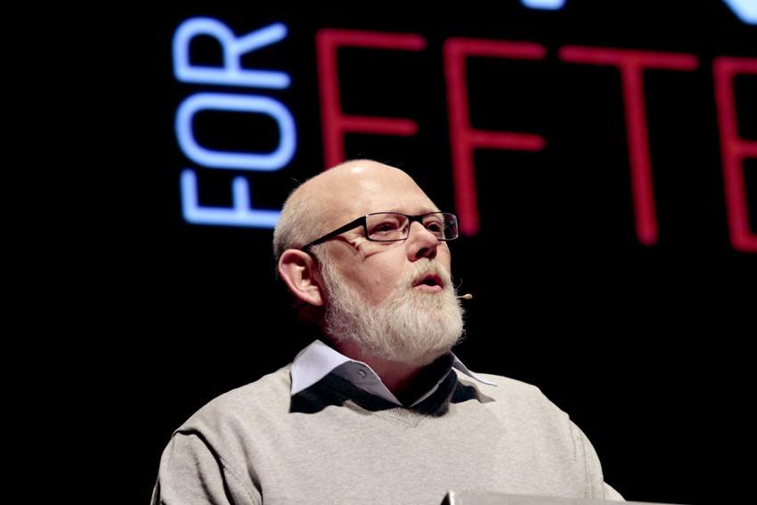 Regeringen gør fremtiden usikker for utroligt mange mennesker, når den skaber utryghed om pensions- og efterlønsalder, siger Poul Erik Skov Christensen.