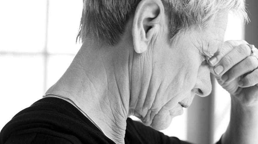 Hovedpine og træthed er nogle af de gener, man kan opleve, hvis indeklimaet på arbejdspladsen er dårlig. (Foto: Colourbox)