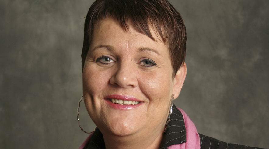 Transportforliget ser jo flot ud med op til 1.000 kroner mere om måneden, og vi kan vel også forvente at få det, der er aftalt hos transporten, når vi har samme arbejdsgiverforening, nemlig HTS, på den anden side af bordet, siger forhandlingssekretær Tina Møller Madsen kort før mødet med arbejdsgiverne på rengøringsområdet.