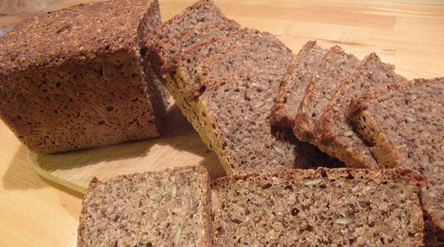 Træt af butikkernes brød? Nikolaj Kirk giver her opskriften på nemme og lækre rugbrød. Så har du altid friskbagt brød til madpakken. <a href=_/apps/pbcs.dll/article3e91.html?AID=/20100915/XL_FAGBLAD/100919882%22>Se opskriften her.</a>