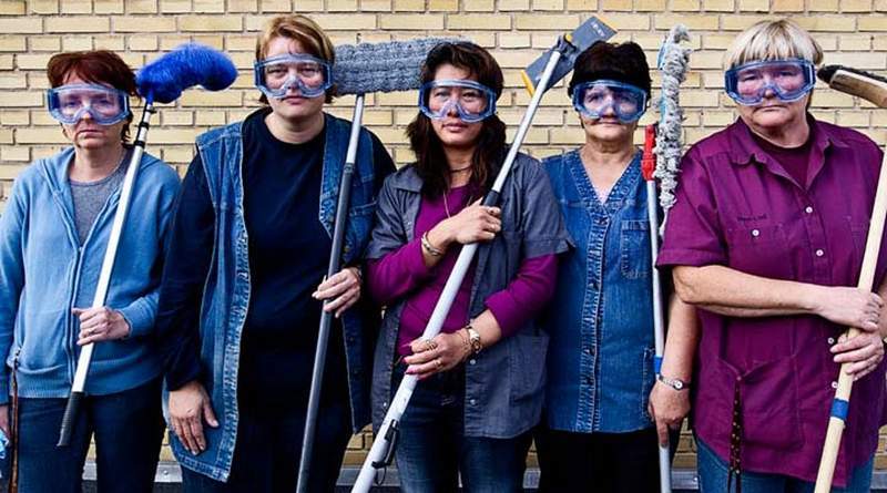 Der er stor usikkerhed om, hvorvidt der er penge at spare ved udlicitering, vurderer eksperter. Her ses de ansatte fra Jægerspris, der har haft udlicitering inde på livet.