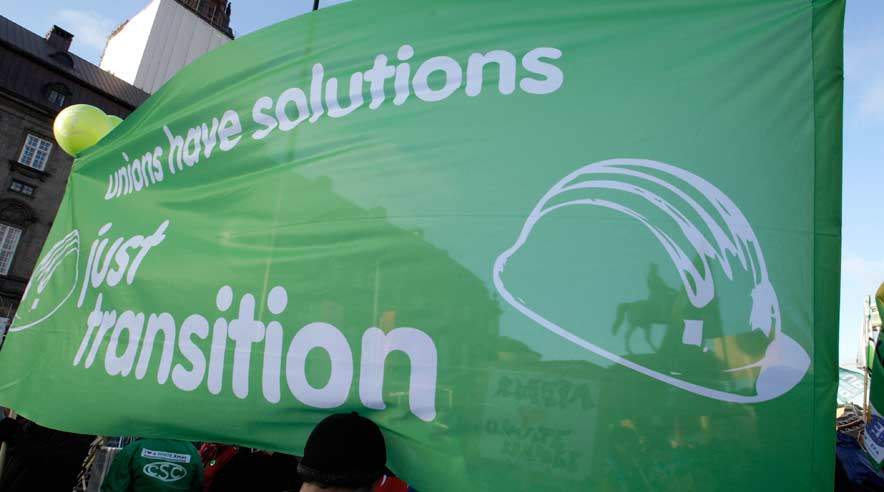 Op mod 30.000 folk fra fagforeninger og organisationer deltog i klimademonstrationen i København. (Foto: Harry Nielsen)