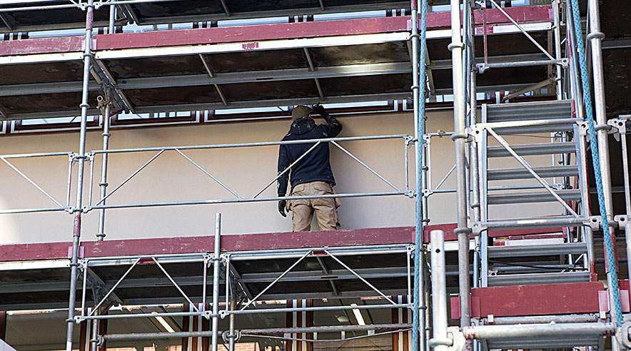 Arbejdstilsynet afslørede i sidste uge for anden gang ulovlige udlændinge på arbejde på Gladsaxe Rådhus. Der er store problemer med løndumping på de offentlige opgaver, dokumenterer ny rapport.