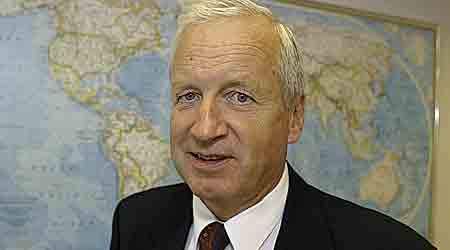  - Det er klart ulovligt, at man i sin tid afskar offentligheden fra at få indsigt i, hvordan skatteydernes penge blev fordelt. Når så halvdelen af VL-gruppens medlemmer på den ene eller anden måde har Sven Riskær (billedet) som partner, så bestyrker det mistanken om sammenspisthed, mener Oluf Jørgensen, lektor i mediejura ved Danmarks journalisthøjskole. (Foto: Scanpix)