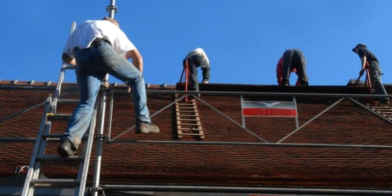 Farligt arbejde, social dumping og "glemt" registrering af firmaer fra udlandet. Den slags kan man nu sladre om via ny hotline til myndighederne. (Foto: Colourbox)