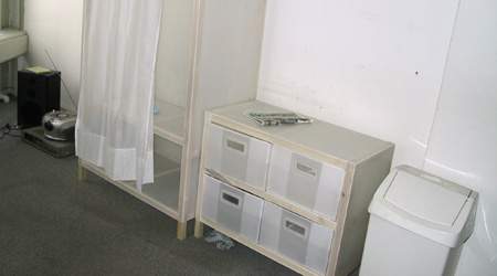 De polske arbejdere er indkvarteret i en af Anders Moesgaards ejendomme, der imidlertid har status som kontorbygning