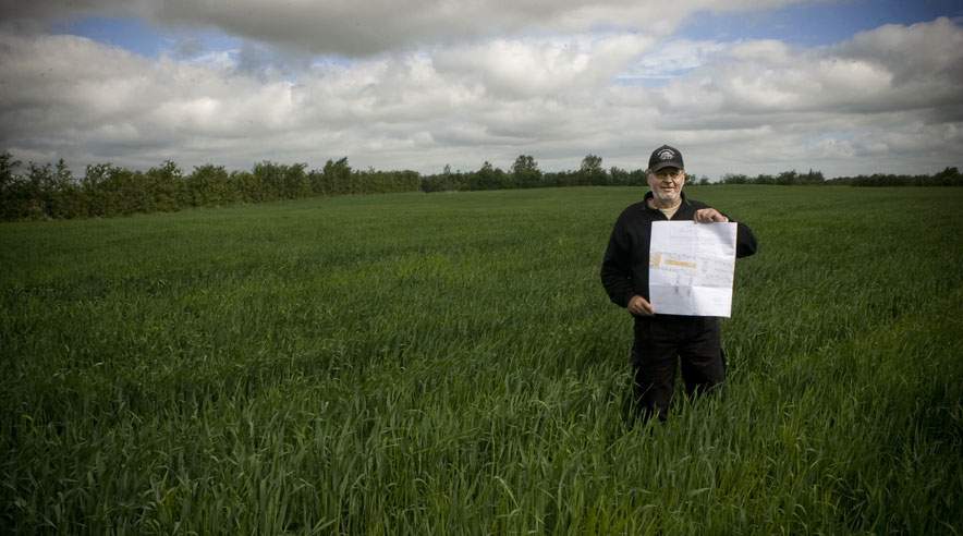 Drømmeprojektet, skitsen og planerne har Hans Petersen, men det kniber med finansieringen af motorsportscentret i Tinglev. (Foto: Søren Zeuth)