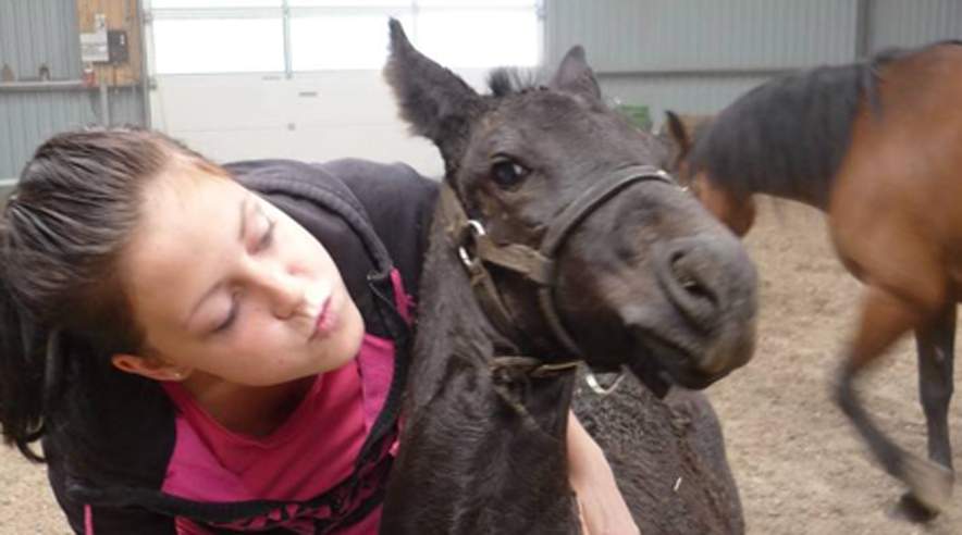 - Jeg kunne godt lide at være på Aulholm. Men jeg blev såret da elever og lærere på landbrugsskolen fortalte mig at jeg var blevet snydt i løn siger 21-årige Sarah Holm Jakobsen.