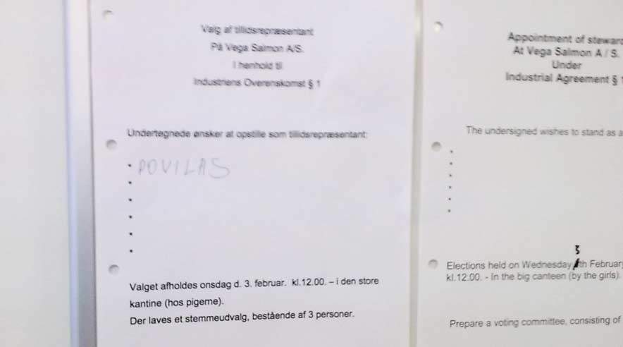 Som det ses, skulle mødet have fundet sted torsdag 4. februar, men det blev rykket en dag frem. Ledelsen nåede at lave et nyt opslag på dansk, men ikke på engelsk og polsk.