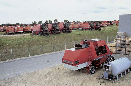 I det seneste døgn er der røget godt 100 jyske 3F-job. Produktion af danske mejetærskere flytter fra Randers til Italien. Lego i Billund fyrer 66 timelønnede.
