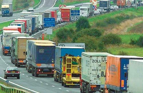 Lastbiler med chauffører og nummerplader fra Østeuropa afløser lastbiler med danske, tyske, italienske og belgiske chauffører.