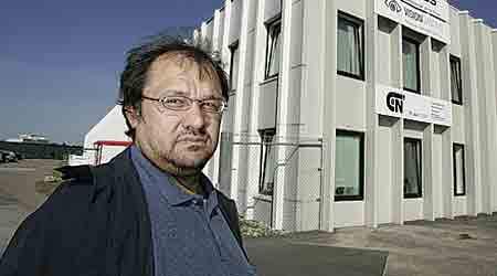 I juni fik Stanisa Malisic to dages arbejde i Københavns Lufthavn via vikarbureauet CN Personale i Herlev.  Nu har han også fået løn for de i alt 18 timer, han tilbragte som vikar i cateringfirmaet Gate Gourmet. (Foto: Harry Nielsen)