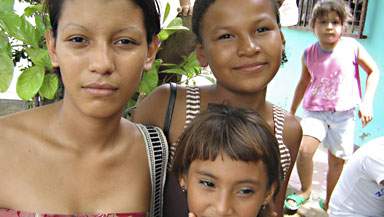 3F støtter piger, der lever på gaden i Nicaraguas hovedstad, Managua. Projektet hjælper dem på fode igen og bringer mad, tøj og medicin til de unge.