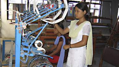 Tekstilarbejderne i Nepal er i fare for at miste deres job på grund af den globale krise.